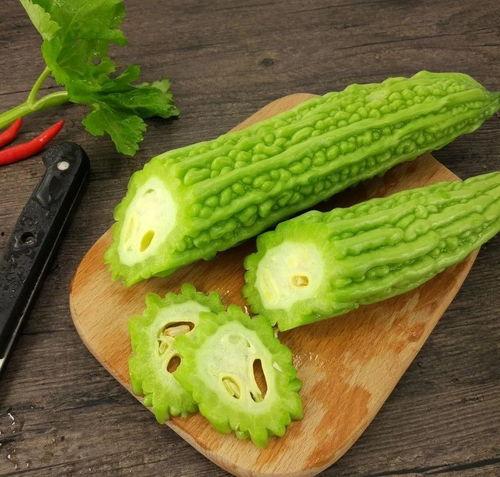 瓜有点烂可以吃吗,美味依旧在——探究烂瓜的食用可能性