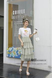 网红店衣服拍照,镜头下的时尚潮流瞬间