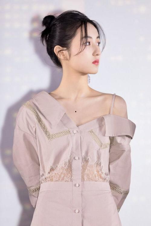 爆料娱乐圈张子枫是谁,爆料背后的星途璀璨